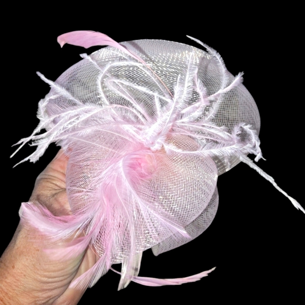 Facinator with feathers